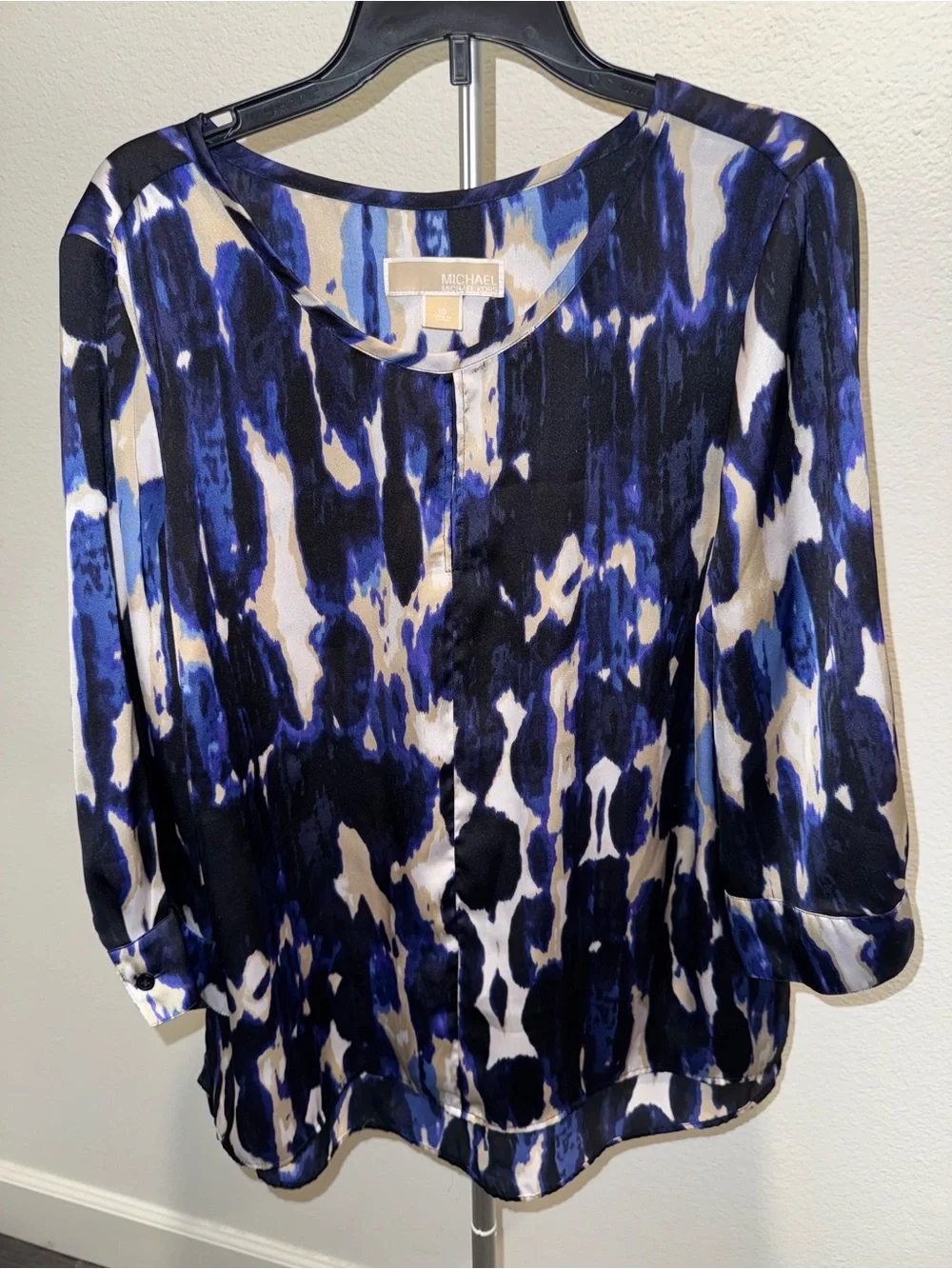 Michael Kors Blue, Black and White Abstract Blouse Quiet‎ Luxury Classic Comfort